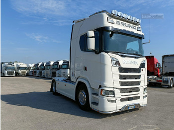 Камион влекач SCANIA S 500