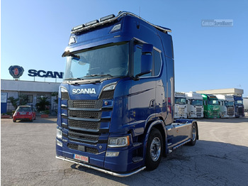 Камион влекач SCANIA S 520