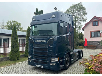 Камион влекач SCANIA S 520