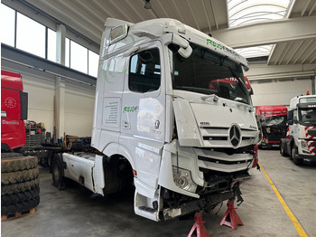 Камион влекач Mercedes-Benz Actros 2145: слика 2