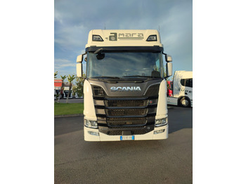 Камион влекач SCANIA R 520