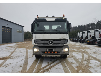 Камион со кука за подигање MERCEDES-BENZ Actros 4144