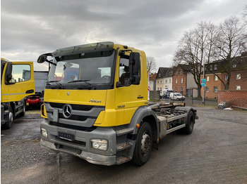 Камион со кука за подигање MERCEDES-BENZ Axor 1829