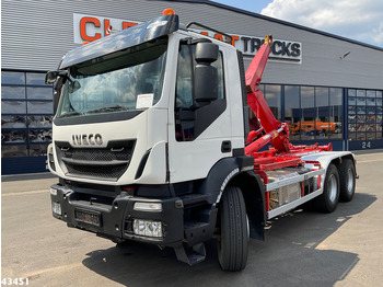 Камион со кука за подигање IVECO