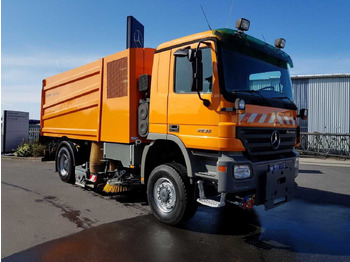 Нов Возило за метење Mercedes-Benz Actros 2032 A 4x4 Bucher STKF 9500 Airport: слика 4