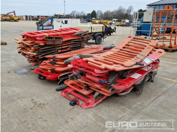 Градежна опрема Bundle of Plastic Pedestrian Saftey Barriers (3 of): слика 3