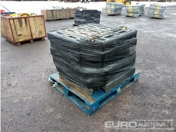 Градежна опрема Pallet of Rubber Bases to suit Heras Fencing: слика 1