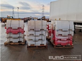 Градежна опрема Pallet of Water Filled Barriers (5 of): слика 2