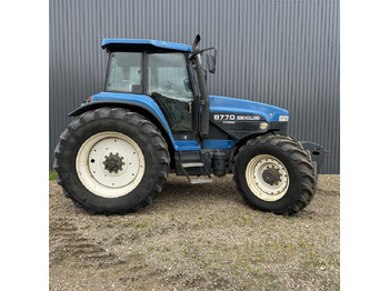 Трактор New Holland 8770: слика 2