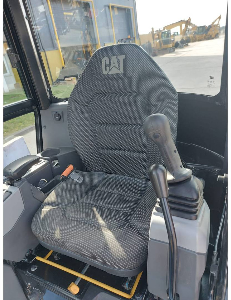 Лизинг на CAT 301.8 CAT 301.8: слика 15