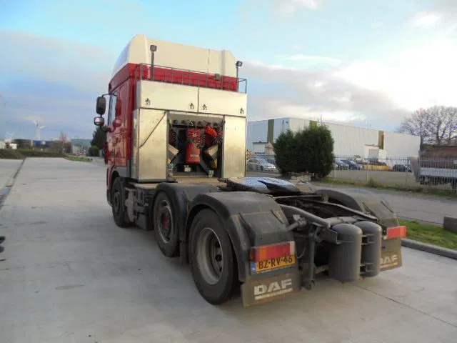 Камион влекач DAF XF 105 SUPER-SPACE 460 6X2: слика 6