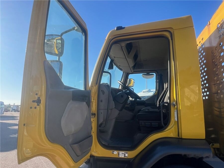 Камион со платформа DAF LF 310: слика 17