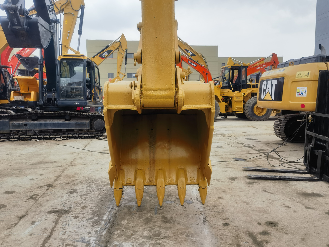 Багер гасеничар CAT 330D2L Excavator: слика 6