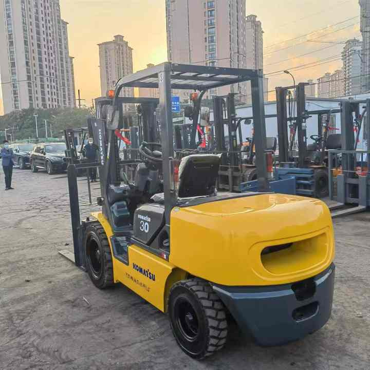 Дизел вилушкар Used Komatsu original Japan Forklift 3 ton FD30 forklift good condition for sale in Shanghai yard: слика 6