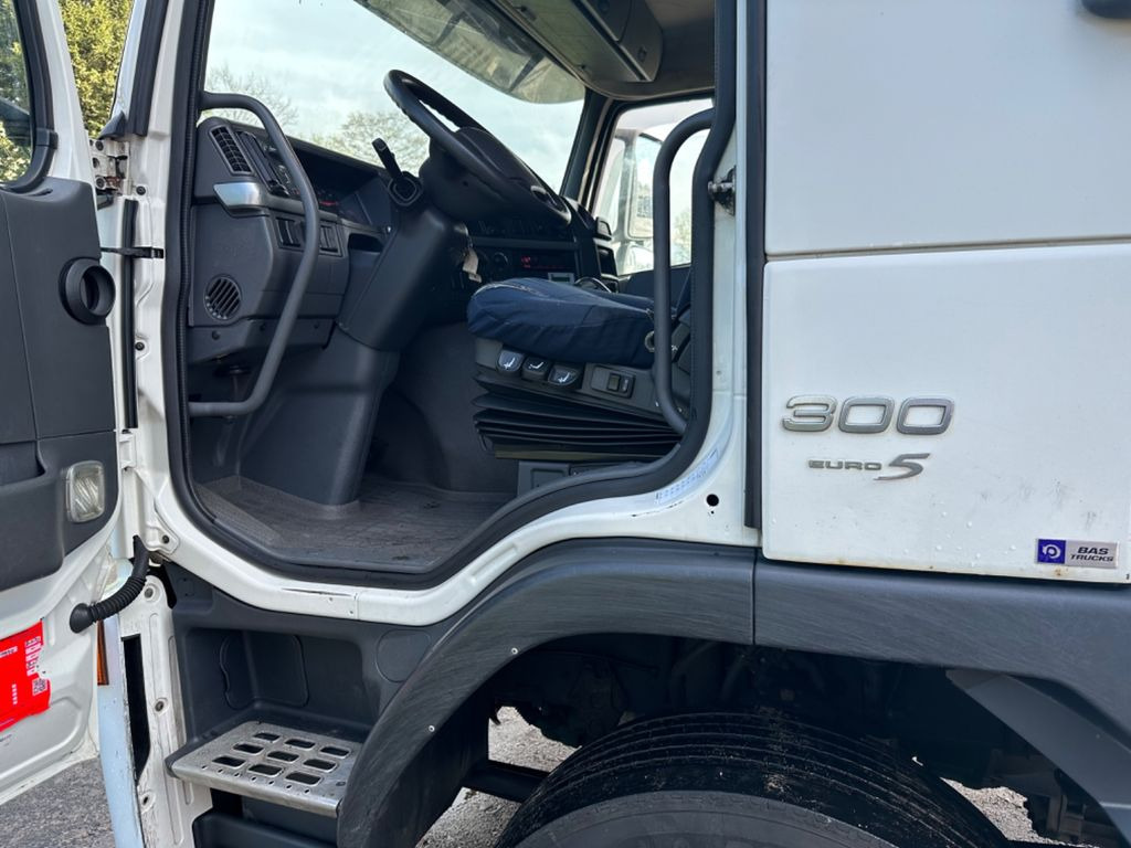 Камион ладилник Volvo FM300 kühl Koffer mit: слика 8