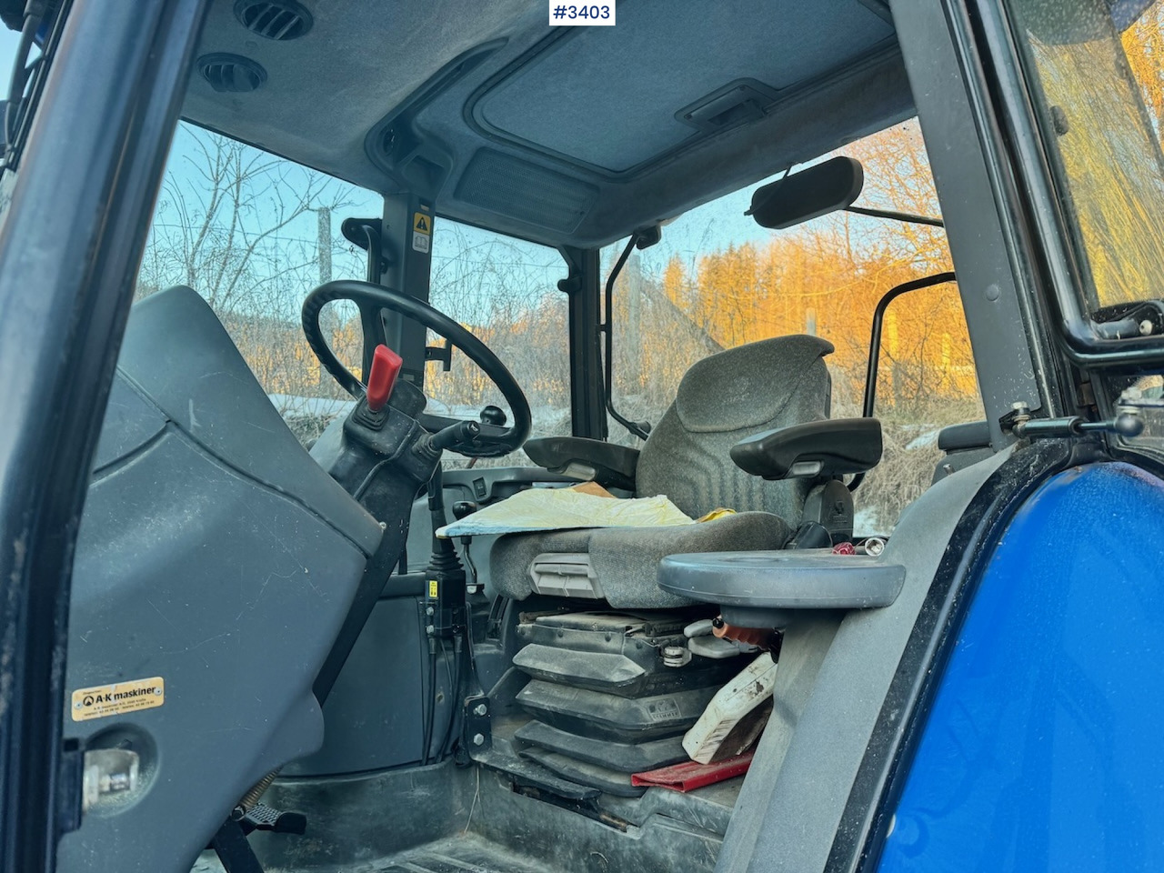 Трактор 2003 New Holland TS110 with Front Loader: слика 25