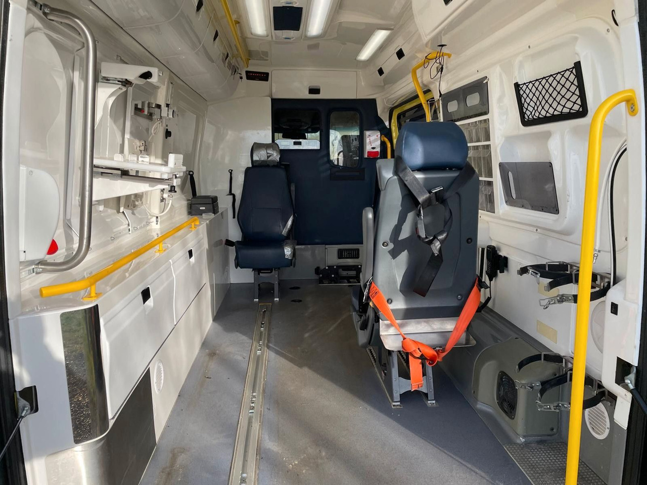 Амбулантно возило Mercedes-Benz Sprinter II Kasten 316 CDI Aut *Ambulance*: слика 18