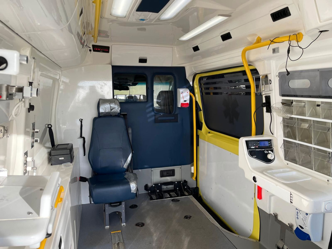 Амбулантно возило Mercedes-Benz Sprinter II Kasten 316 CDI Aut *Ambulance*: слика 19