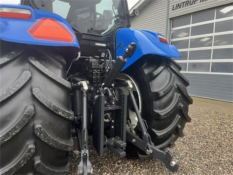 Трактор New Holland T7070 AutoCommand med Frontlift, FrontPTO & Frontl: слика 8