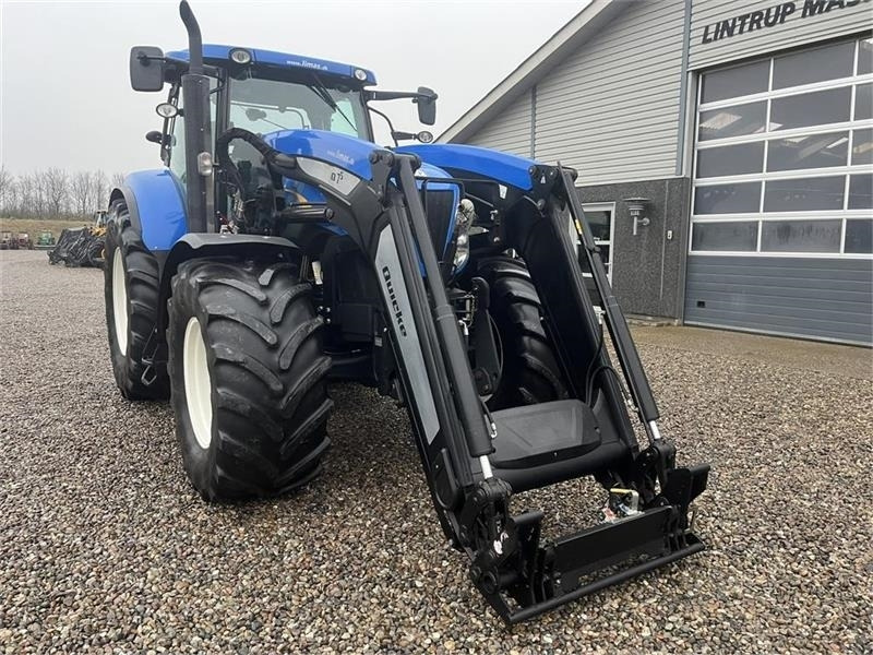 Трактор New Holland T7070 AutoCommand med Frontlift, FrontPTO & Frontl: слика 12