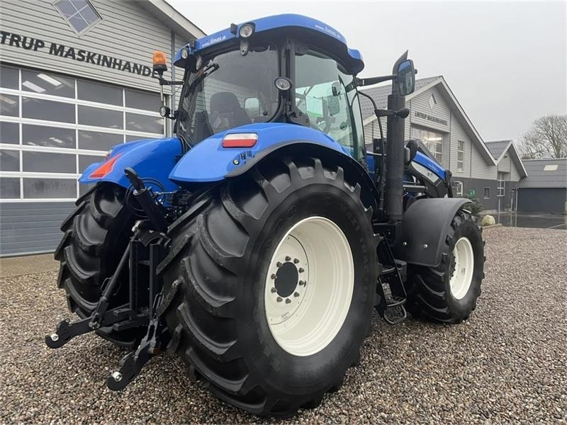 Трактор New Holland T7070 AutoCommand med Frontlift, FrontPTO & Frontl: слика 15