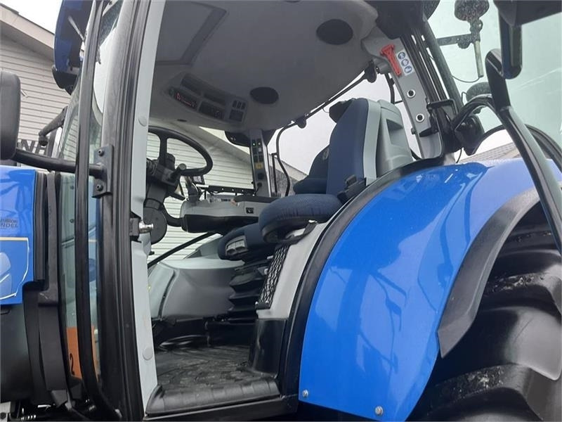 Трактор New Holland T7070 AutoCommand med Frontlift, FrontPTO & Frontl: слика 9