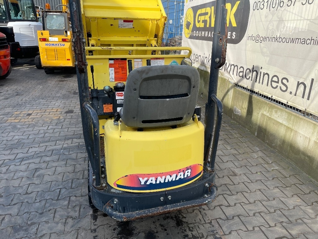 Мини истоварувач Yanmar C 12 R: слика 8