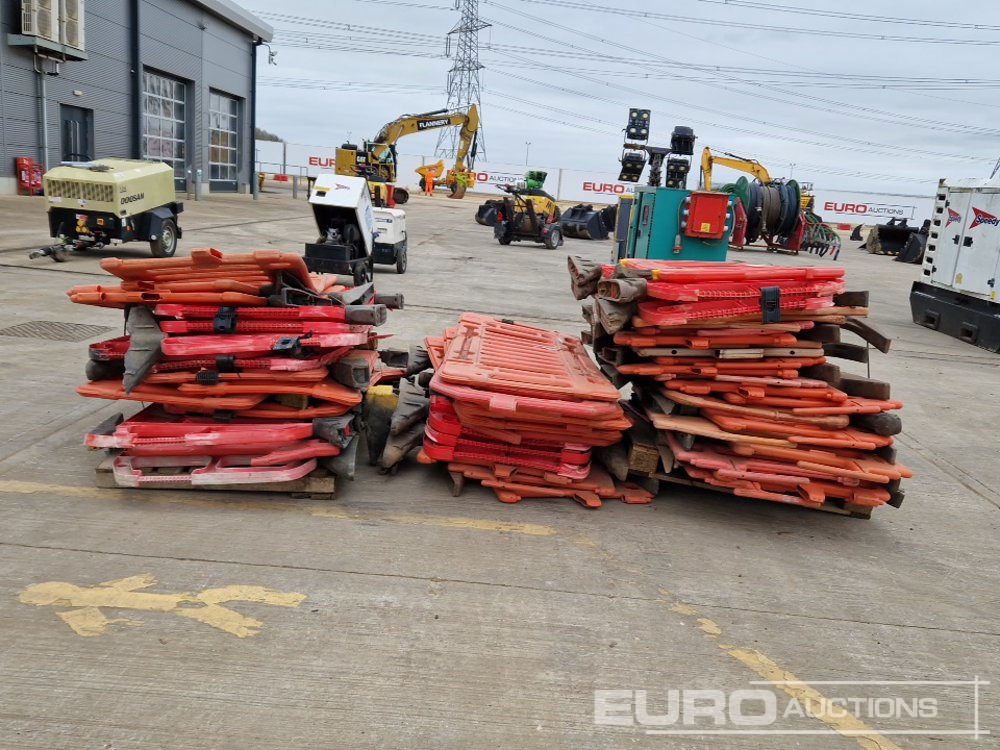 Градежна опрема Bundle of Plastic Pedestrian Saftey Barriers (3 of): слика 6