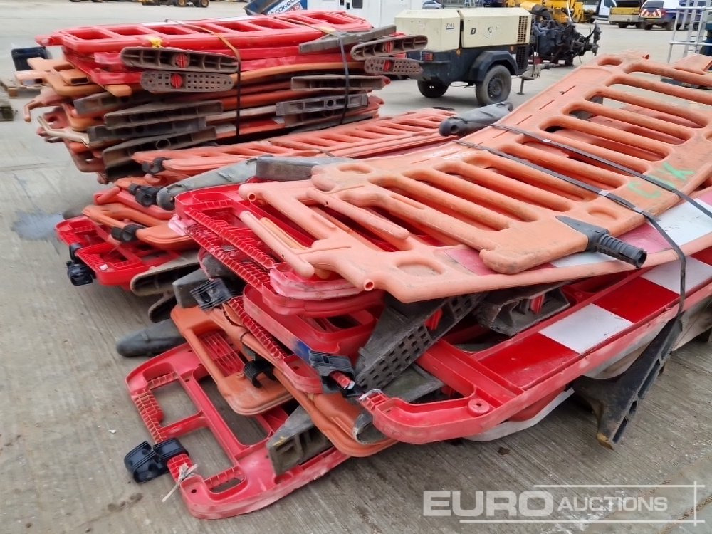 Градежна опрема Bundle of Plastic Pedestrian Saftey Barriers (3 of): слика 15