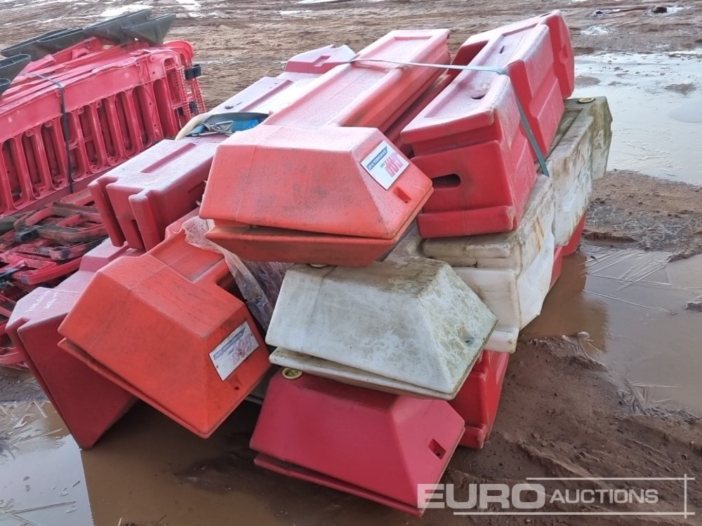 Градежна опрема Bundle of Water Filled Barriers (4 of), Bundle of Plastic Barriers (2 of): слика 8