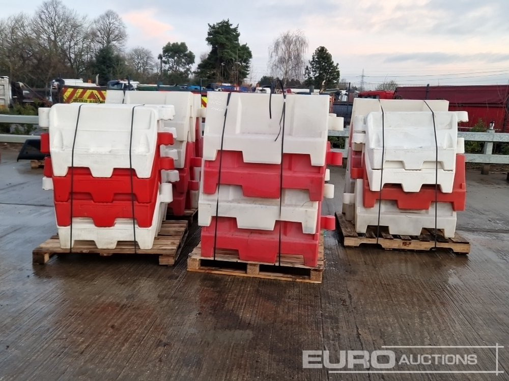 Градежна опрема Pallet of Water Filled Barriers (5 of): слика 6