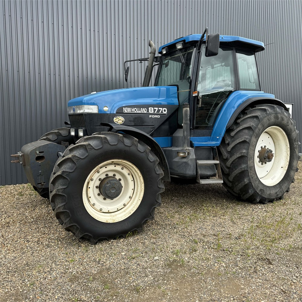 Трактор New Holland 8770: слика 6