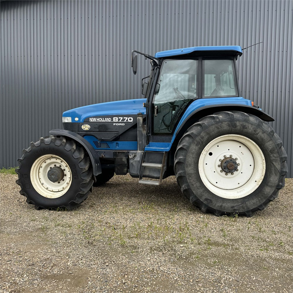 Трактор New Holland 8770: слика 7